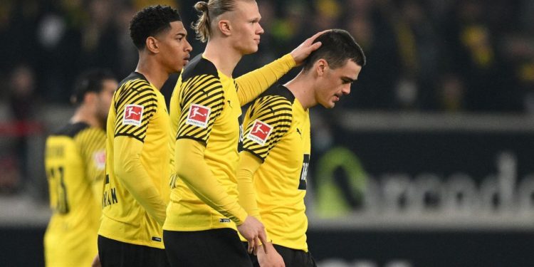 Borussia Dortmund's Gio Reyna Leaves Field In Tears After Suffering ...